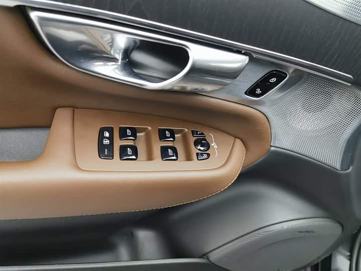 Volvo XC90 Hybrid 2024 2024款 T8 智尊豪华版 7座