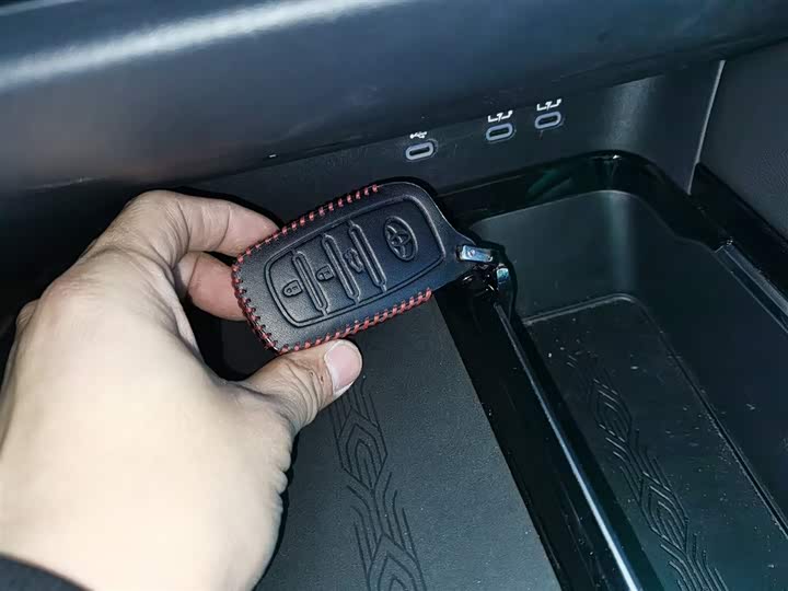 Toyota Camry 2026 2026款 双擎 2.0HE 精英版