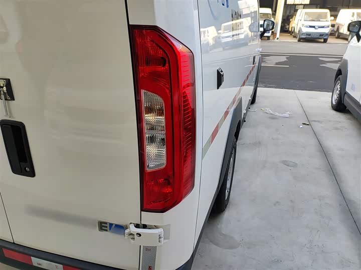 Foton Smart Smurf E7 2024 2024款 改款 纯电动厢式运输车 平顶2座 亿纬锂能41.86kWh