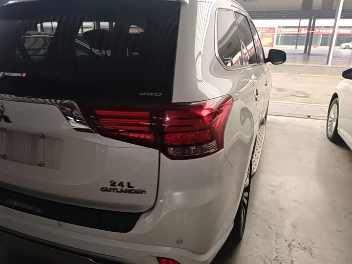 Mitsubishi Outlander 2021 2021款 2.4L 四驱致享版 7座