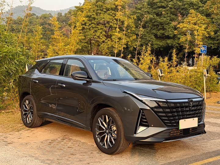 Changan UNI-Z Hybrid 2025 2025款 智慧新蓝鲸 125km 战舰版