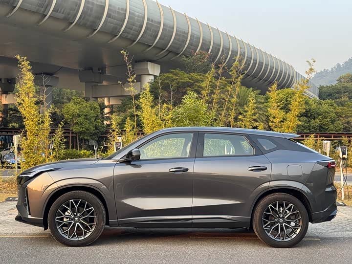 Changan UNI-Z Hybrid 2025 2025款 智慧新蓝鲸 125km 战舰版