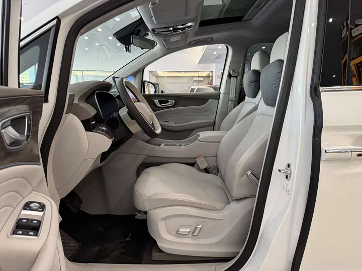 Roewe iMax 8 EV 2025 2025款 1.5T DMH 陆尊奢享版