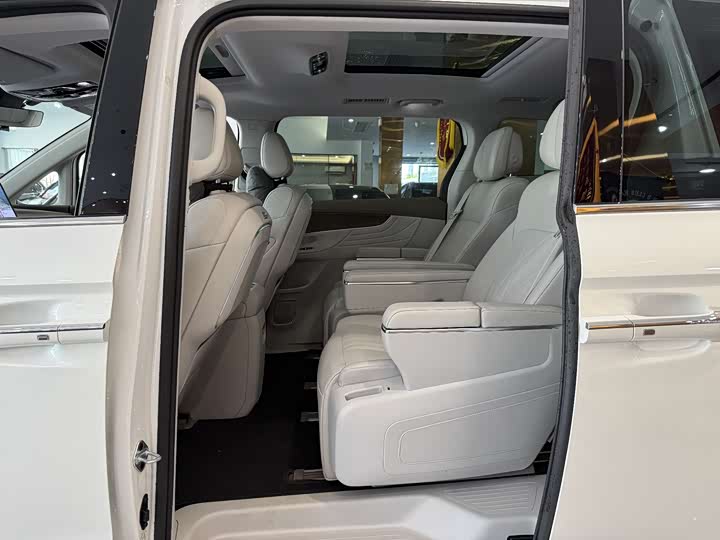 Roewe iMax 8 EV 2025 2025款 1.5T DMH 陆尊奢享版