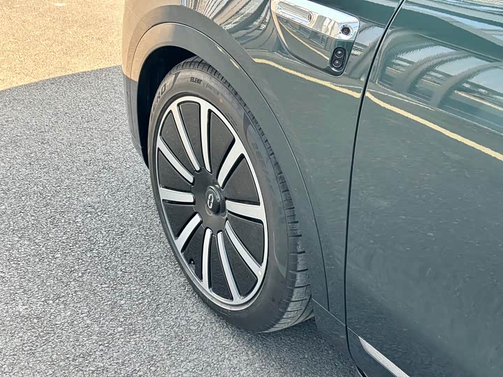 Aito M9 2025 2025款 增程 Ultra版 52kWh 5座版