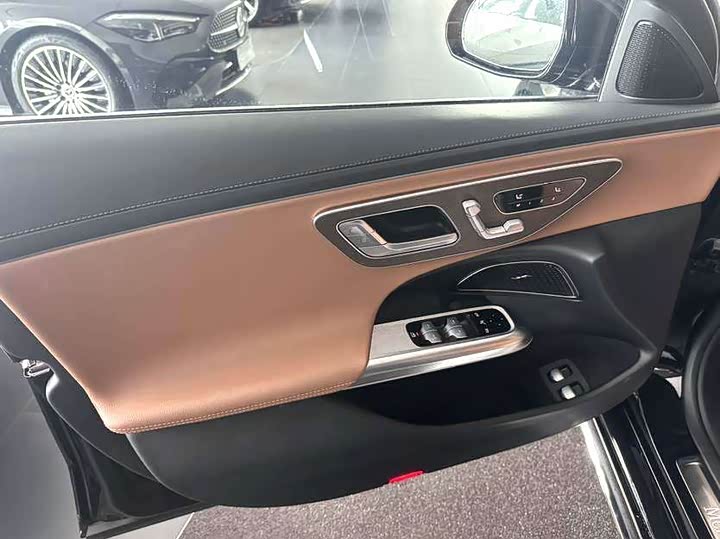 Mercedes-Benz E-Class Hybrid 2024 2024款 E 350 e L 插电式混合动力轿车