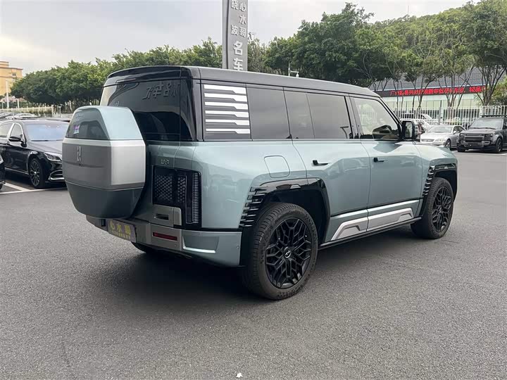 BYD Yangwang U8 2023 2023款 豪华版