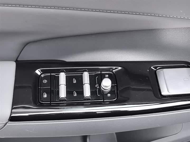 Geely Galaxy L7 2025 2025款 EM-i 115km 探索版