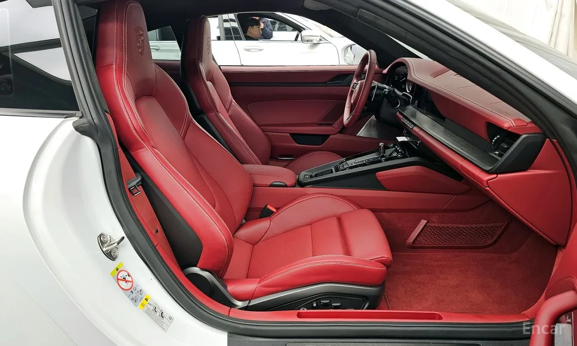 Porsche 911 2019 Carrera 4 GTS