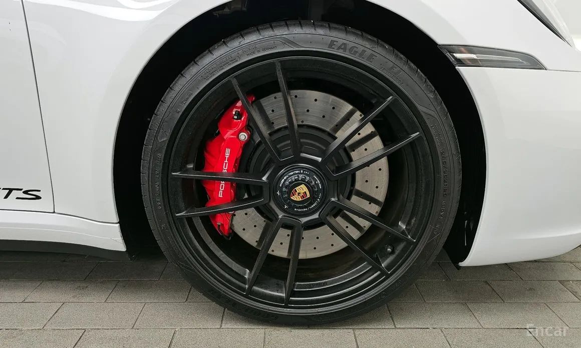 Porsche 911 2019 Carrera 4 GTS