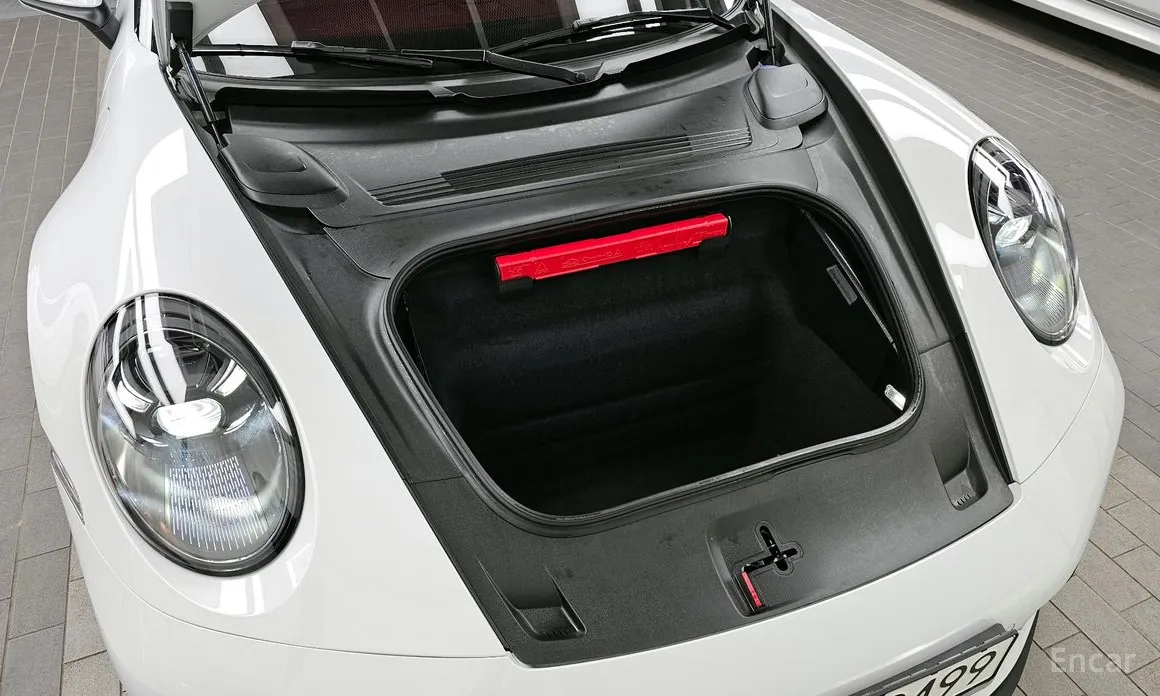 Porsche 911 2019 Carrera 4 GTS