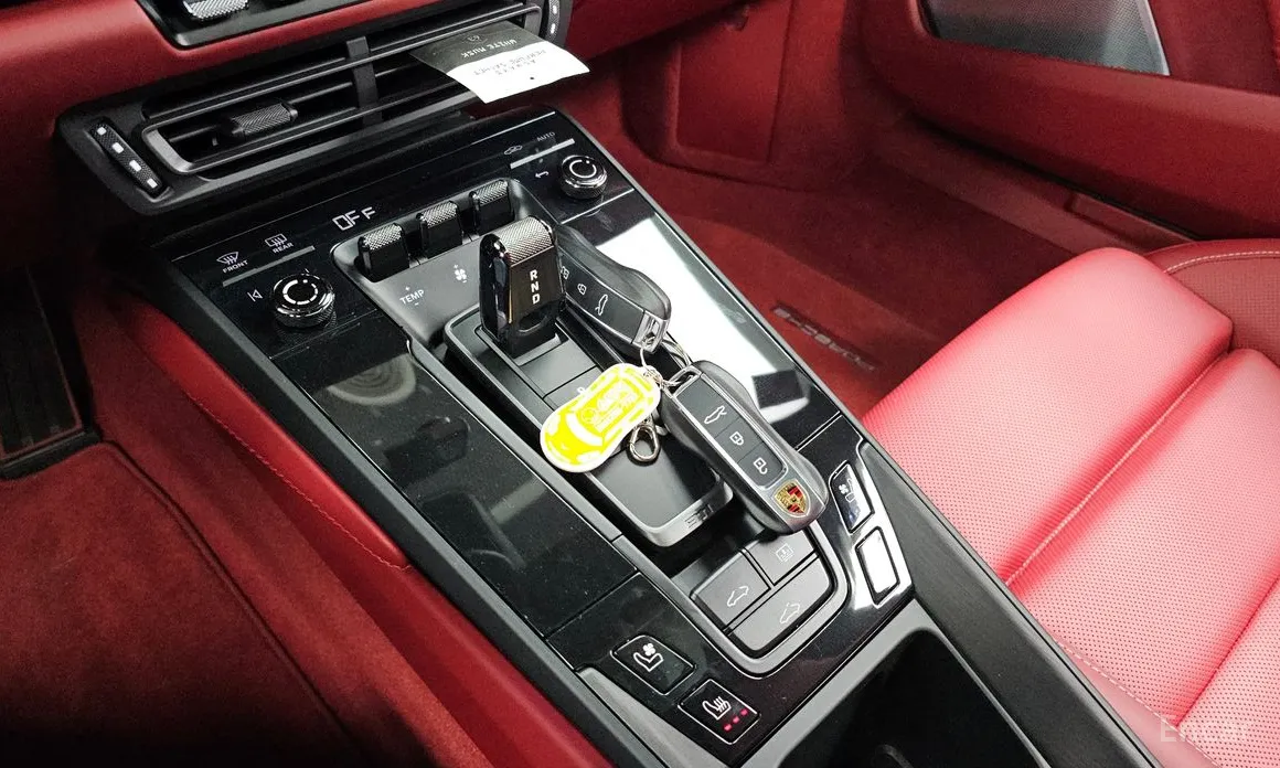 Porsche 911 2019 Carrera 4 GTS