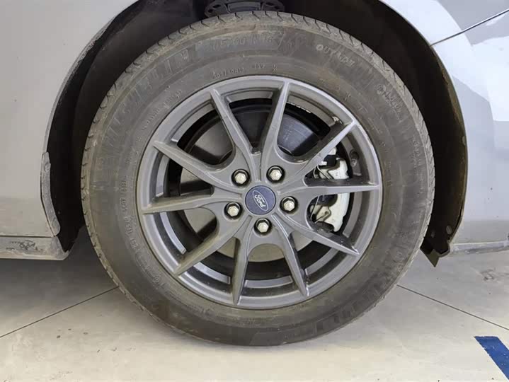 Ford Focus 2022 2022款 两厢 EcoBoost 180 自动竞速版