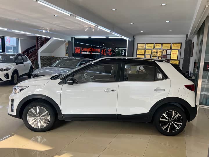 Kia KX1 2021 2021款 1.4L CVT趣享天窗款