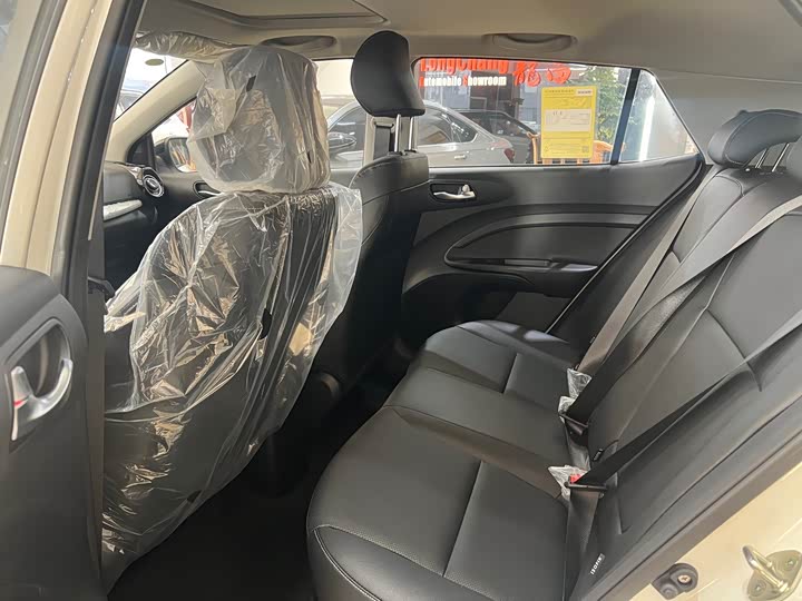 Kia KX1 2021 2021款 1.4L CVT趣享天窗款