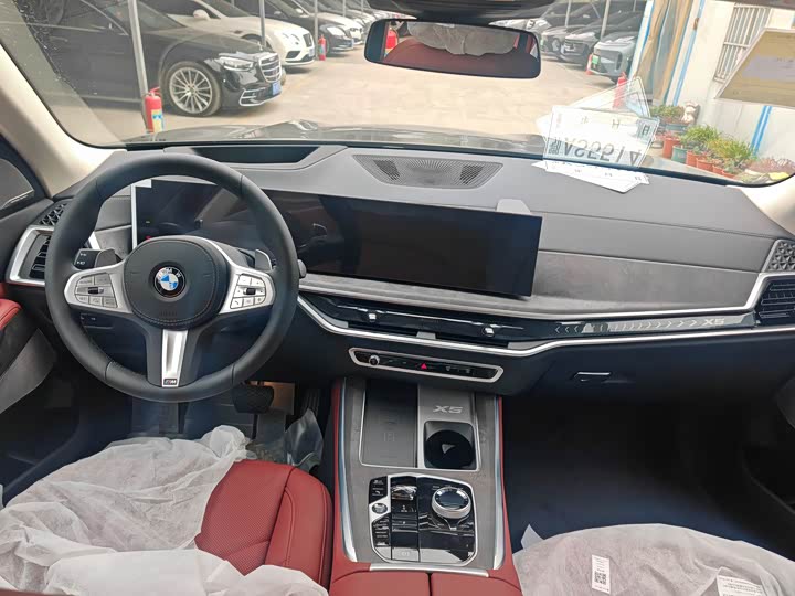 BMW X5 2026 2026款 xDrive 30Li 尊享型M运动曜夜套装