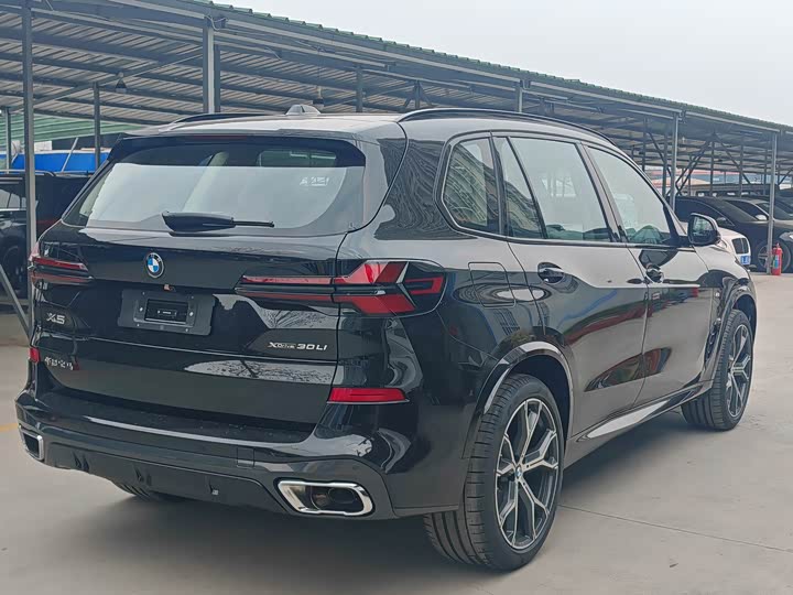 BMW X5 2026 2026款 xDrive 30Li 尊享型M运动曜夜套装