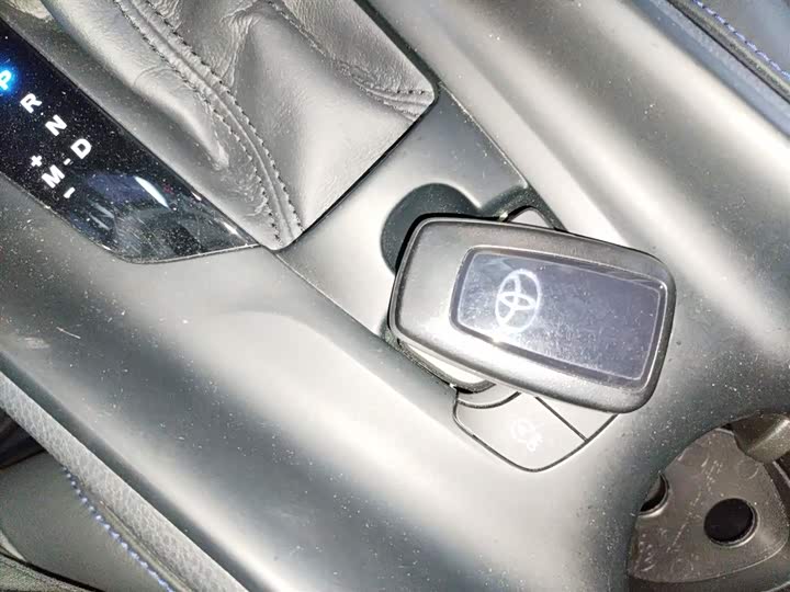 Toyota C-HR 2022 2022款 2.0L 领先版