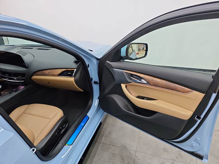 Cadillac CT5 2025 2025款 28T 赛道性能版