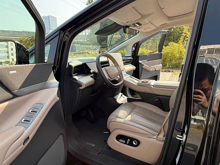 XPeng X9 2025 2025款 纯电 740超长续航 Max