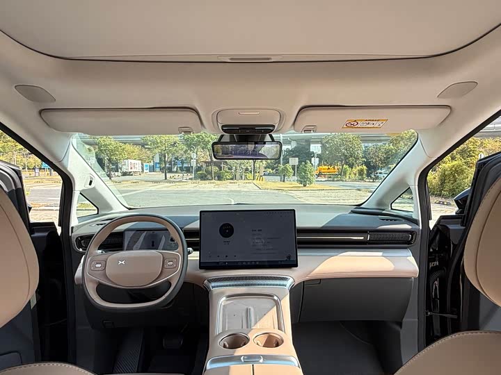 XPeng X9 2025 2025款 纯电 740超长续航 Max