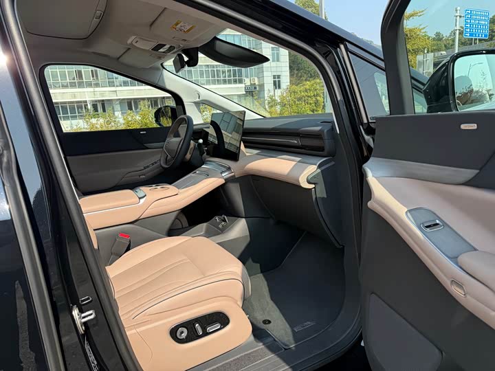 XPeng X9 2025 2025款 纯电 740超长续航 Max