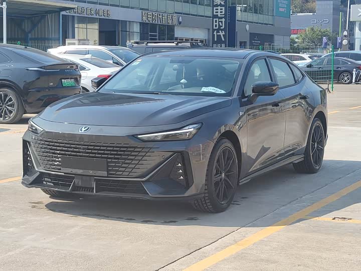 Changan UNI-V Hybrid 2024 2024款 蓝鲸智电iDD 136km 智趣型