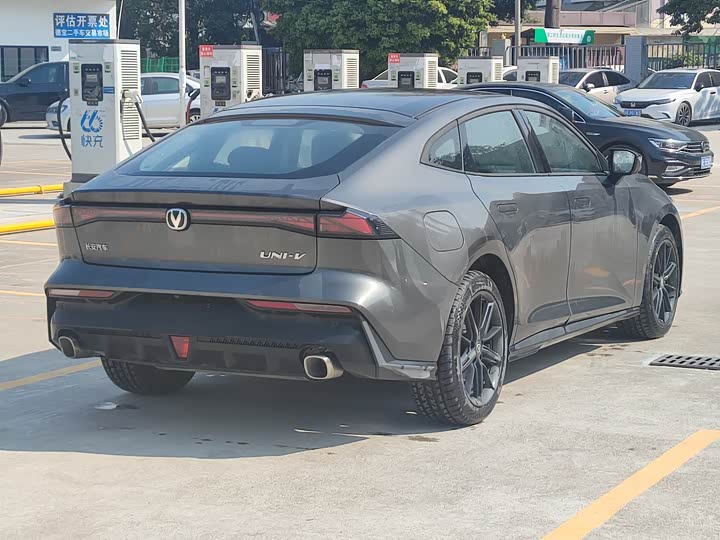 Changan UNI-V Hybrid 2024 2024款 蓝鲸智电iDD 136km 智趣型