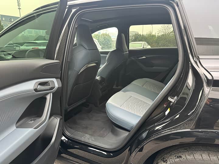 Audi Q6L e-tron 2026 2026款 首发领航版