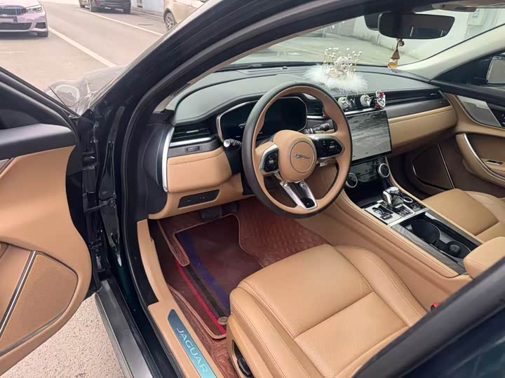 Jaguar XF L 2024 2024款 2.0T P250 两驱尊享豪华版