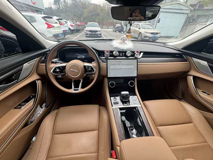 Jaguar XF L 2024 2024款 2.0T P250 两驱尊享豪华版