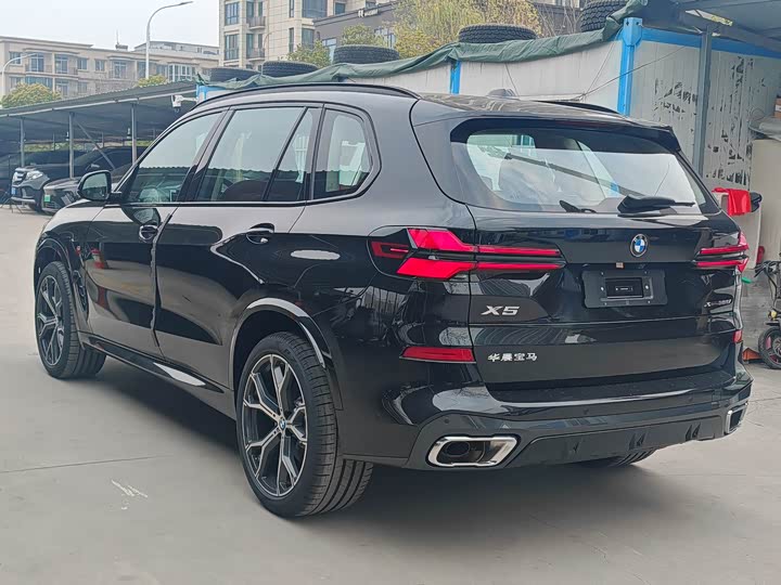 BMW X5 2026 2026款 xDrive 30Li 尊享型M运动曜夜套装