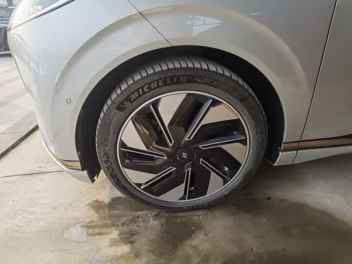 Dongfeng Yipai eπ 008 2025 2025款 210Ultra增程版 5座