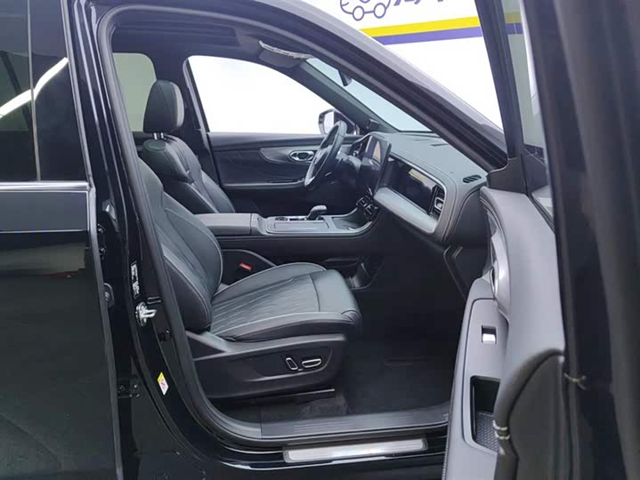 GAC Trumpchi GS8 2024 2024款 领航系列 2.0TGDI 两驱豪华智联版