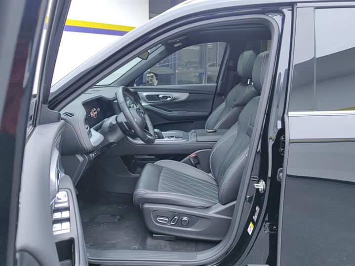 GAC Trumpchi GS8 2024 2024款 领航系列 2.0TGDI 两驱豪华智联版