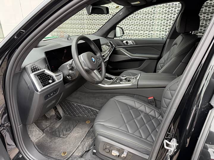 BMW X5 2024 2024款 xDrive 40Li 尊享型黑焰限量版