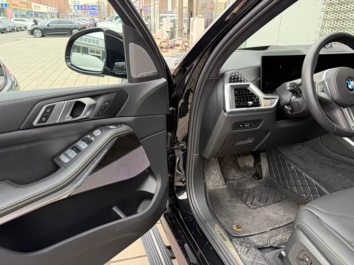 BMW X5 2024 2024款 xDrive 40Li 尊享型黑焰限量版