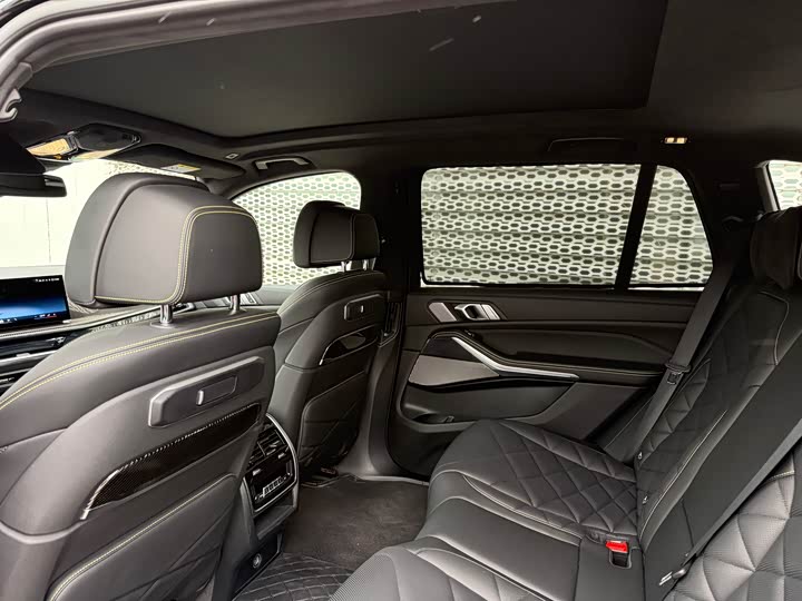 BMW X5 2024 2024款 xDrive 40Li 尊享型黑焰限量版