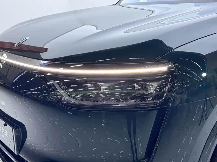 Aito M8 2025 2025款 增程 Ultra版 53.4kWh 6座版