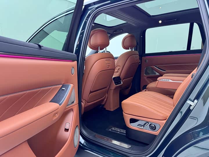 Aito M8 2025 2025款 增程 Ultra版 53.4kWh 6座版