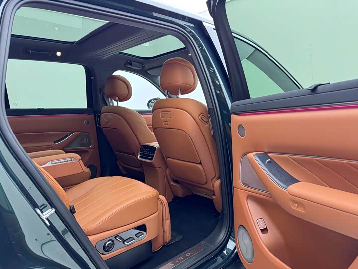 Aito M8 2025 2025款 增程 Ultra版 53.4kWh 6座版