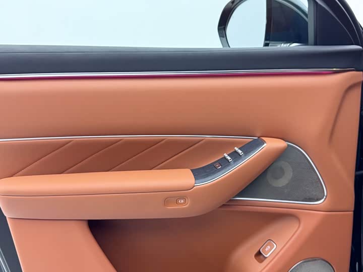 Aito M8 2025 2025款 增程 Ultra版 53.4kWh 6座版