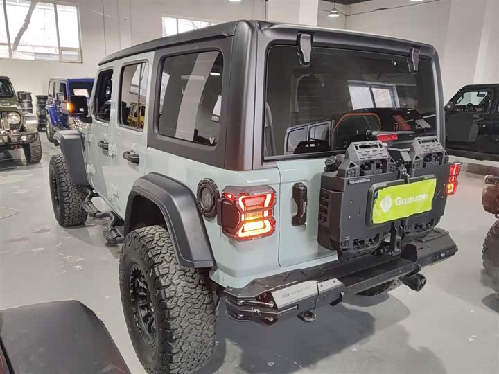 Jeep Wrangler 2024 2024款 2.0T 罗宾汉四门版