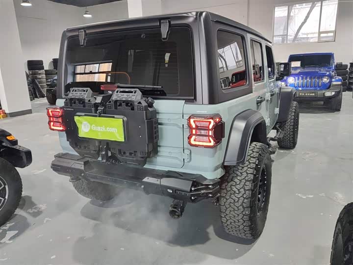 Jeep Wrangler 2024 2024款 2.0T 罗宾汉四门版