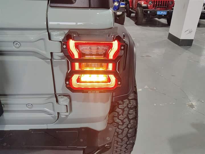 Jeep Wrangler 2024 2024款 2.0T 罗宾汉四门版