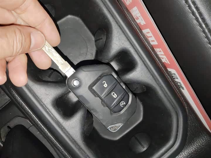 Jeep Wrangler 2024 2024款 2.0T 罗宾汉四门版