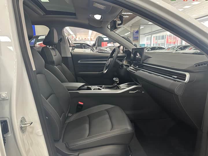 Geely Emgrand 2025 2025款 第4代 1.5L CVT尊贵型