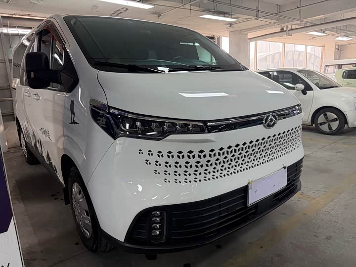 Maxus V70 2025 2025款 2.0T 手动短轴低顶精英版 5/6座（125Ps）