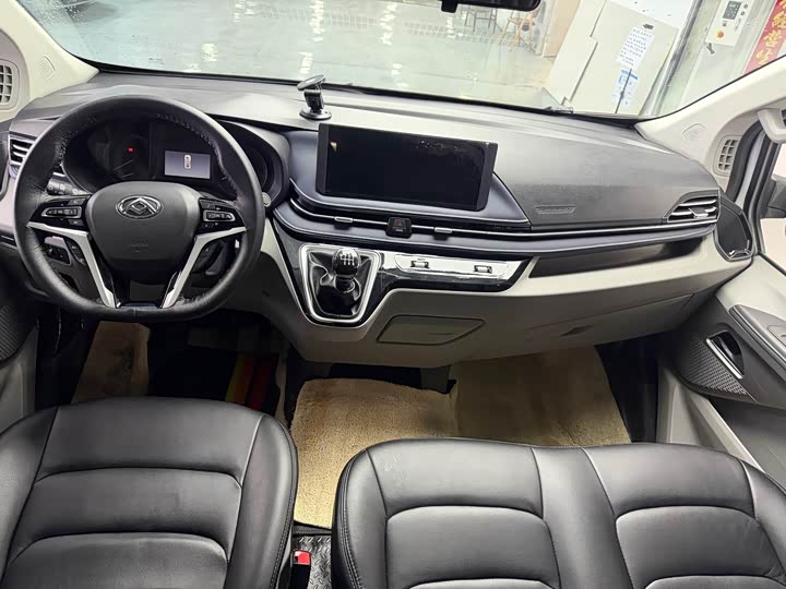 Maxus V70 2025 2025款 2.0T 手动短轴低顶精英版 5/6座（125Ps）