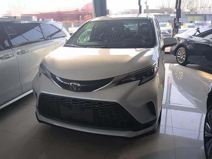 Toyota Granvia 2026 2026款 2.5L混动 尊贵PLUS四驱版